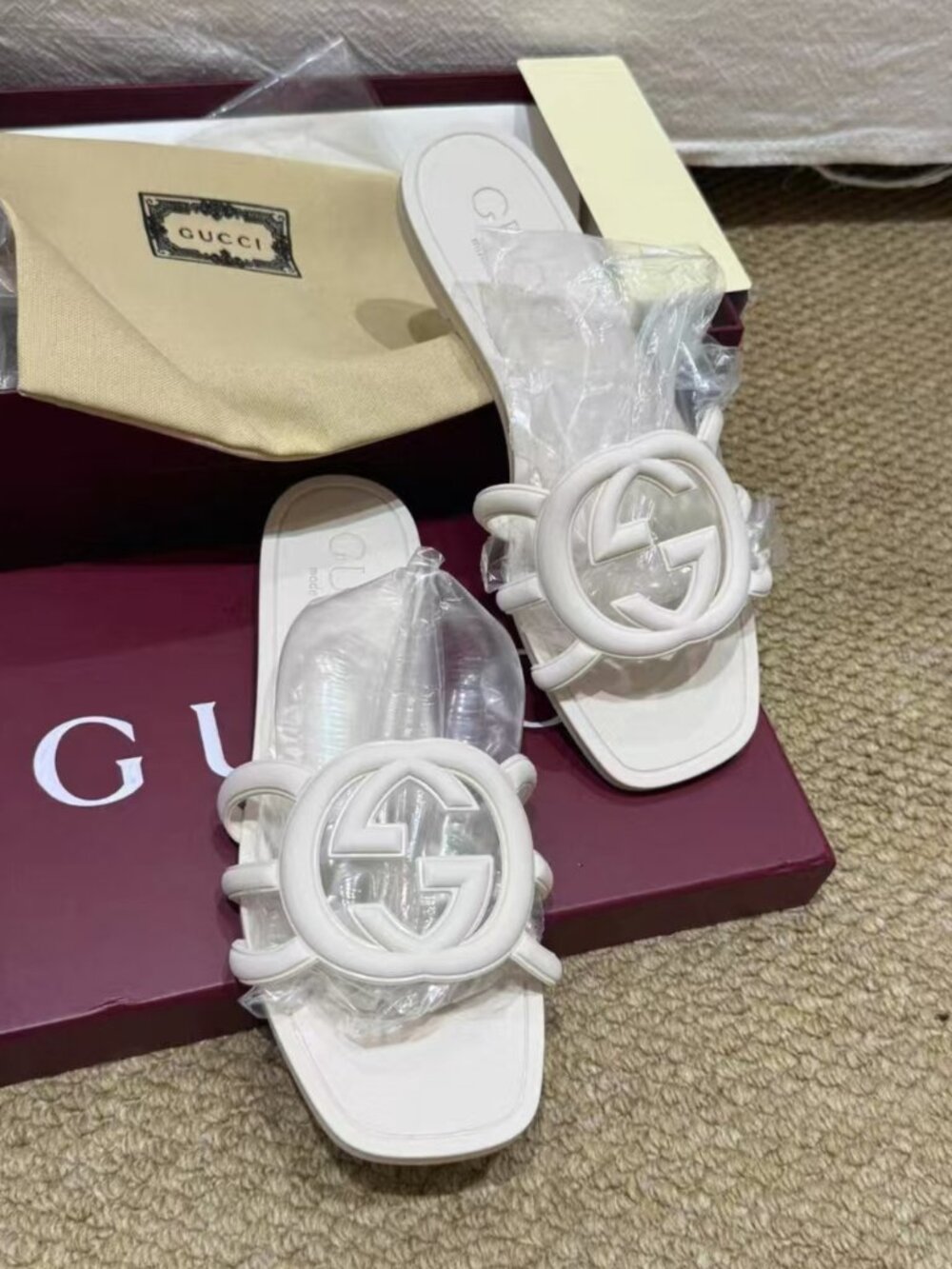 Gucci White Interlocking G Flat Slide Sandals